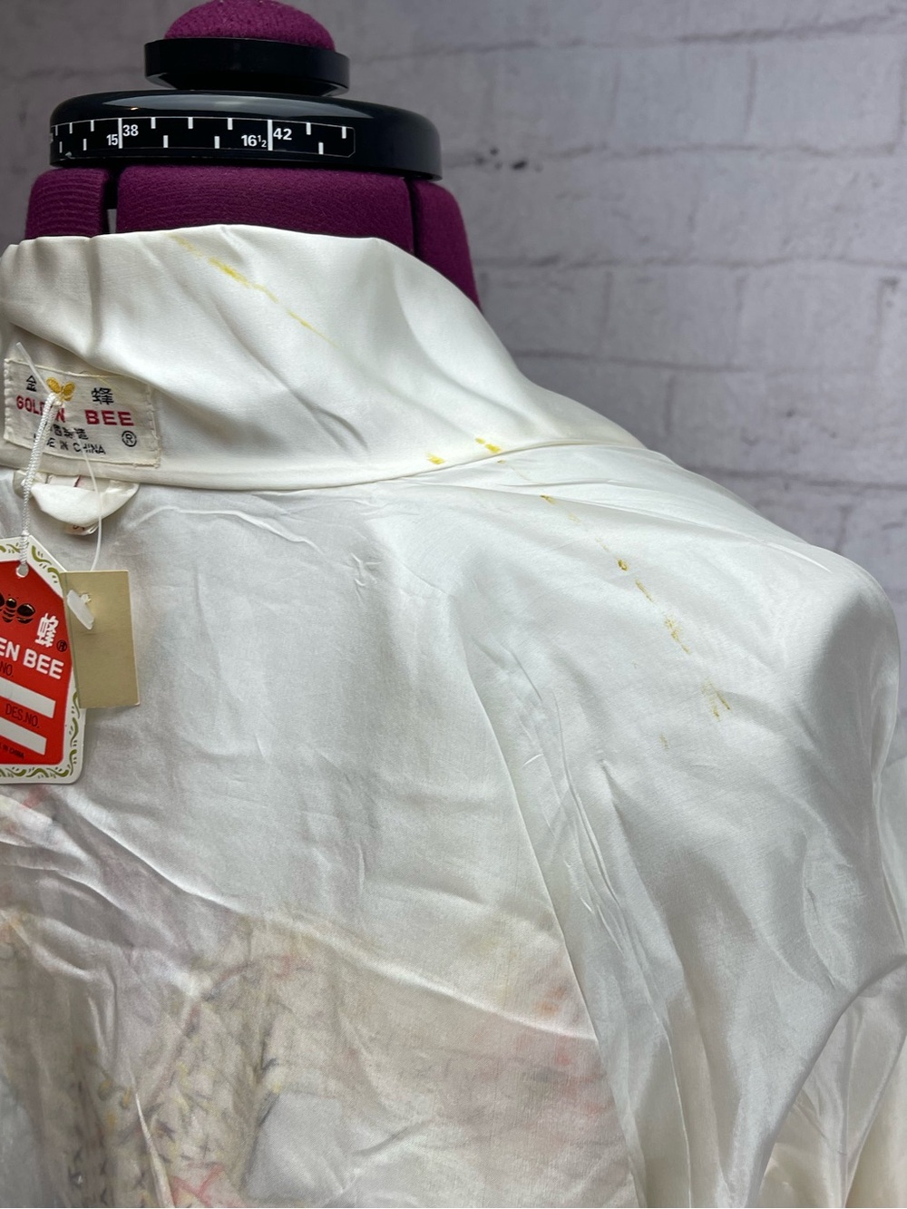 Golden bee vintage silk robe size large white with dragon and phoenix - Picture 14 of 16